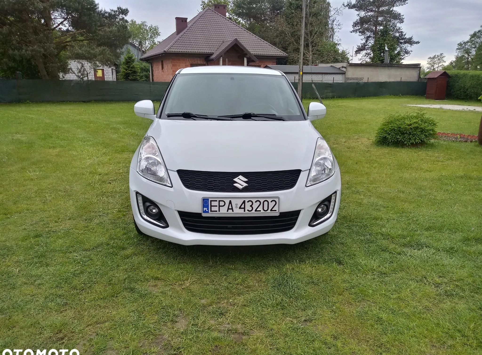 Suzuki Swift cena 31900 przebieg: 130000, rok produkcji 2015 z Chęciny małe 191